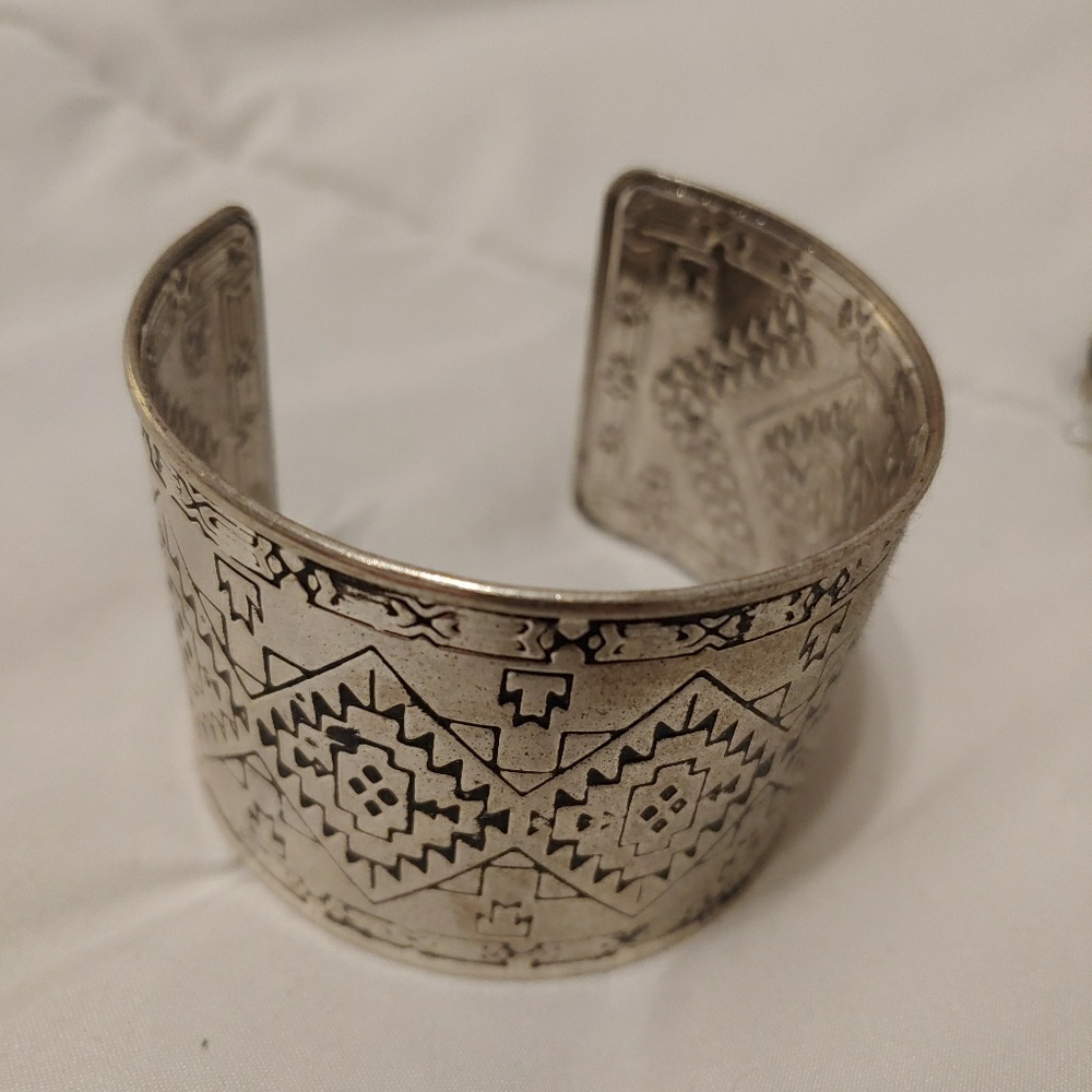 Cuff - Picture 2 of 2